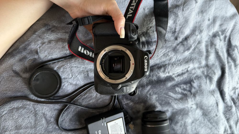 Фотокамера Canon EOS 600D Kit 18-55 II