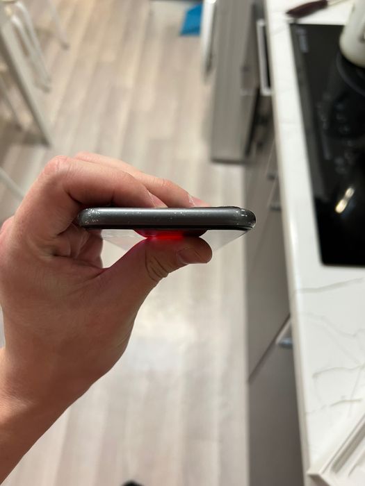 iPhone 11 (64 GB) Емкость: 73% EAC