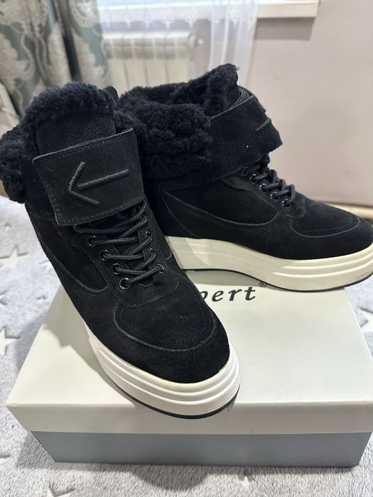 Зимние женские ботинки