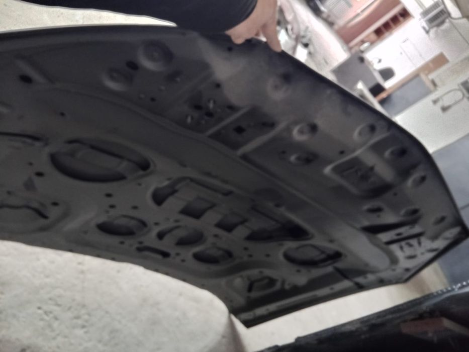 Капот бмв и. Мерс