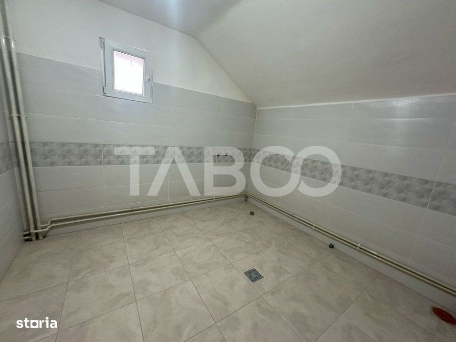 Casa 5 camere de vanzare 200 mp utili 1040 mp teren sat Persani