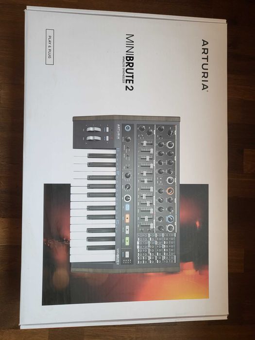 Синтезатор Arturia Minibrute 2