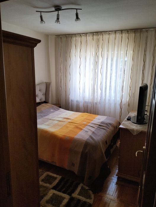 Vând apartament 3 camere (Obcini, Suceava)