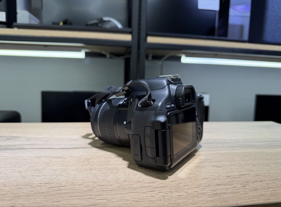 Canon EOS 600D фотоаппарат