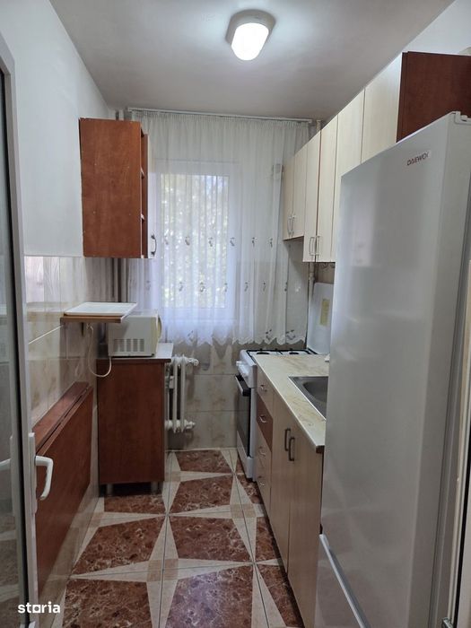 Inchiriez apartament decomandat 2 camere, Podul Ros