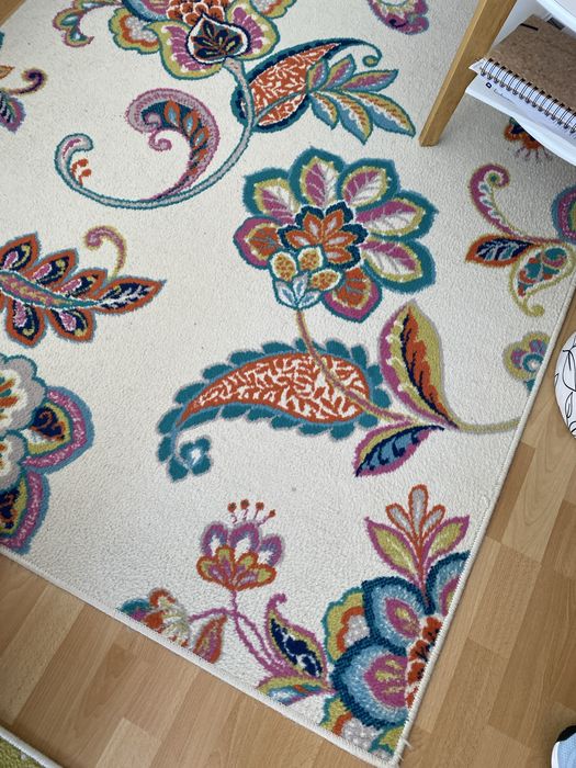 Covor camera zi bej cu verde