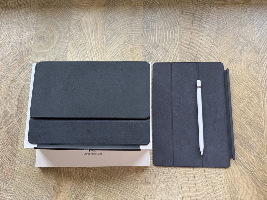 Ipad 9+ apple pencil +apple smart keyboard+apple smart folio