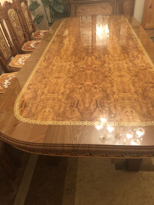 Стол для гостиной