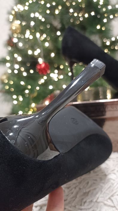 Продам туфли лодочки классические.