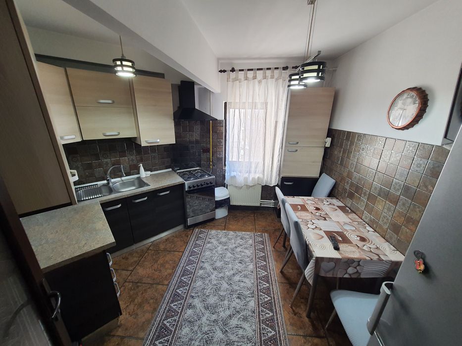 Inchiriez apartament cu 2 camere et 3, zona garii Vaslui