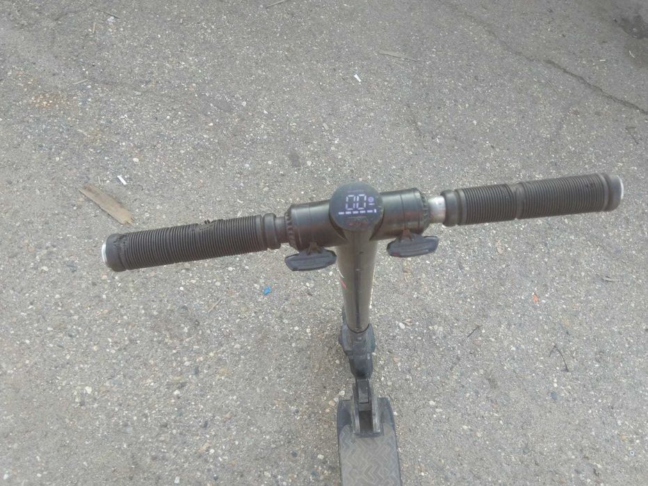 Продам электросамокат .