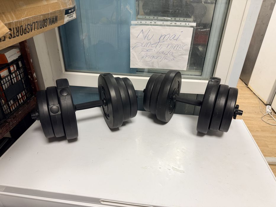 Gantere reglabile noi set 40 kg. 20 kg+20 kg=40 kg. Pret 300 lei