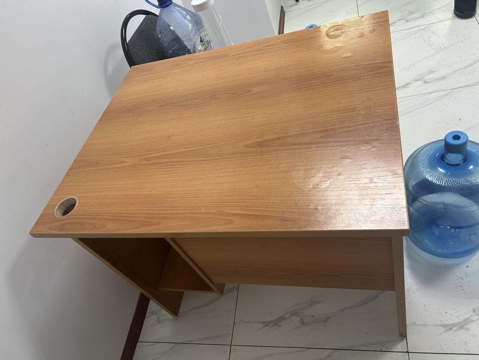 Стол для офиса , качество супер состояние б/у