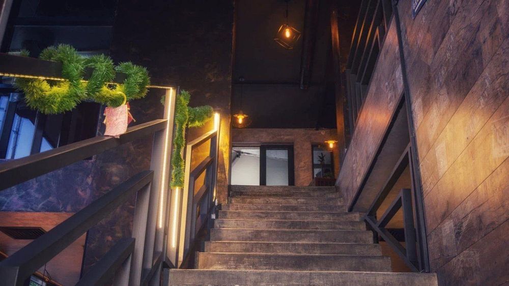 Дава се под наем Заведение в Бургас, Център - 400 кв.м за 1020 € - Снимка #2