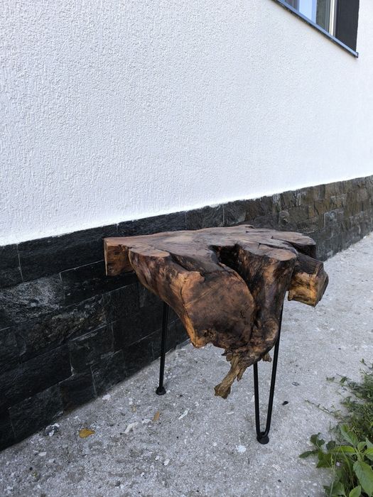 Masa din rădăcină de nuc