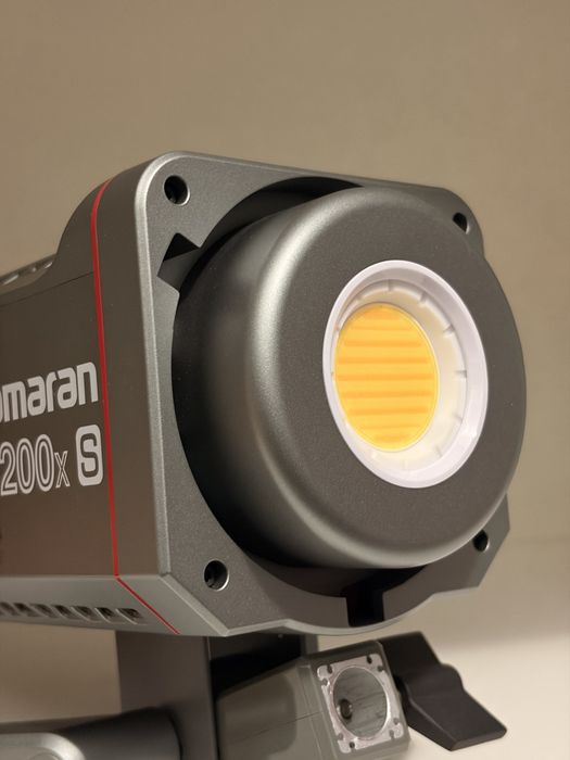 Студийный свет Amaran 200x S