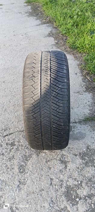 Vând cauciucuri 255/45/R19 Iarna