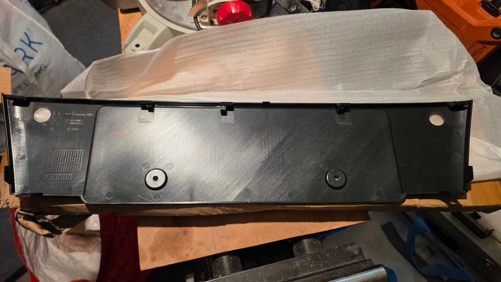 Audi A8 D4 пластмасата под номера