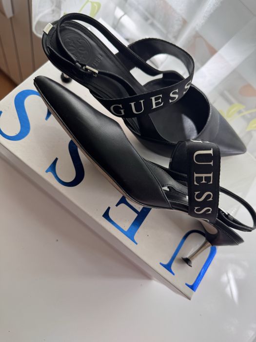 Давски сандали GUESS
