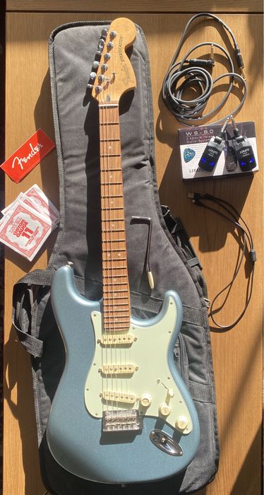 Китара - Fender Deluxe Roadhouse Stratocaster PF Mystic Blue