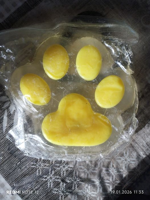 Продам лапку светится