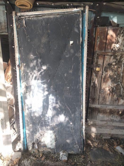 Дверь деревянная с коробкой.