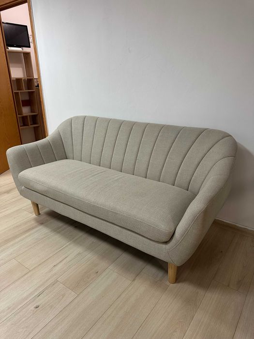 Диван 2.5-местен – бежов текстил / цвят дъб