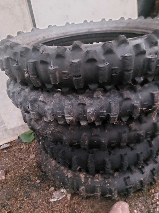 Гуми за мотор 18 цола