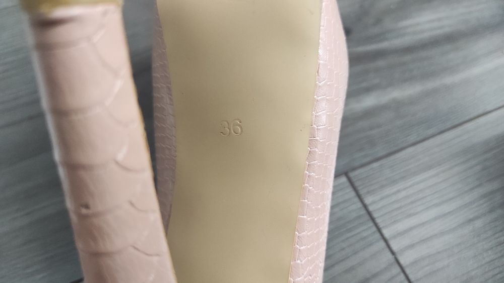 Продам туфли на скрытой платформе