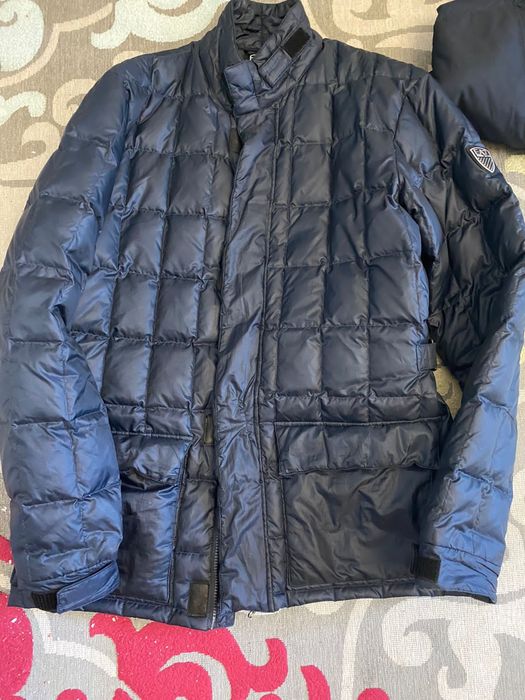 Продам куртку EA7 52-54