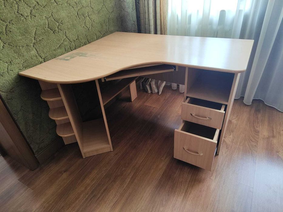 Стол угловой компьютерный