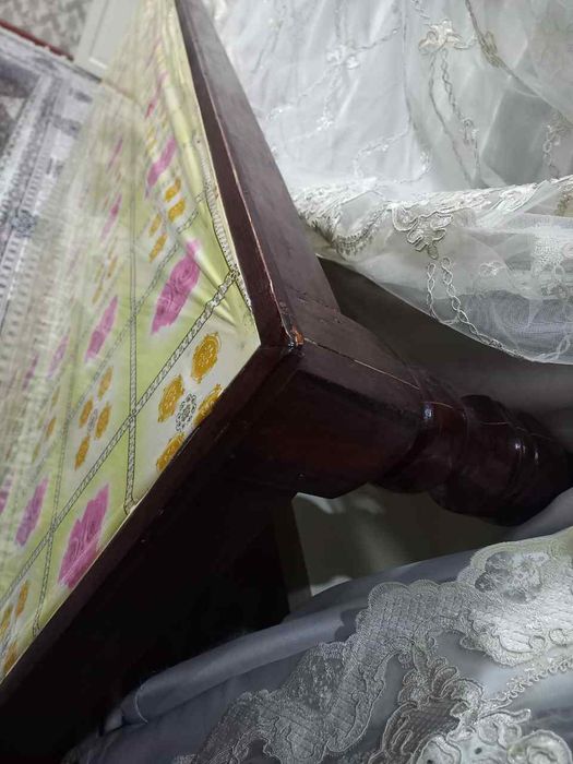 Sotiladi Uyga Mehmonxonaga Choyxonalar  Xontaxta yangi butun xolatda t