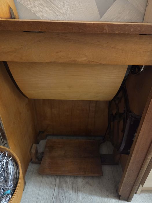 Продам швейную машинку.