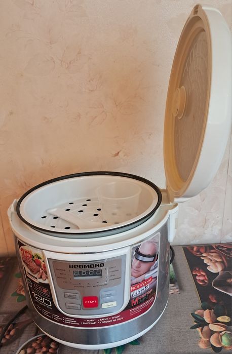 Мультиварка Redmond