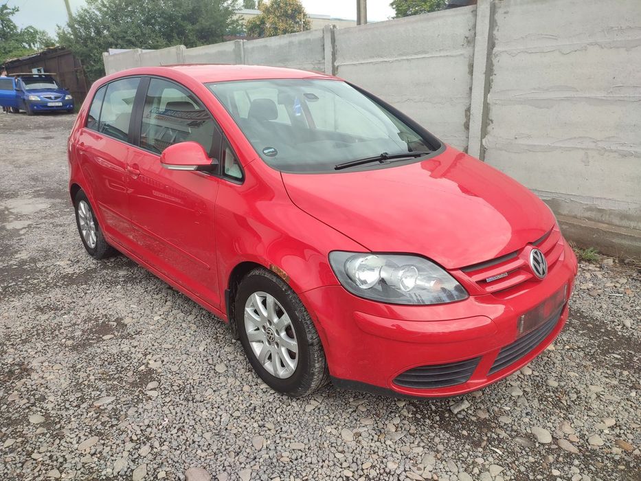 Dezmembram Volkswagen Golf 5 Plus Usa fata-spate stanga