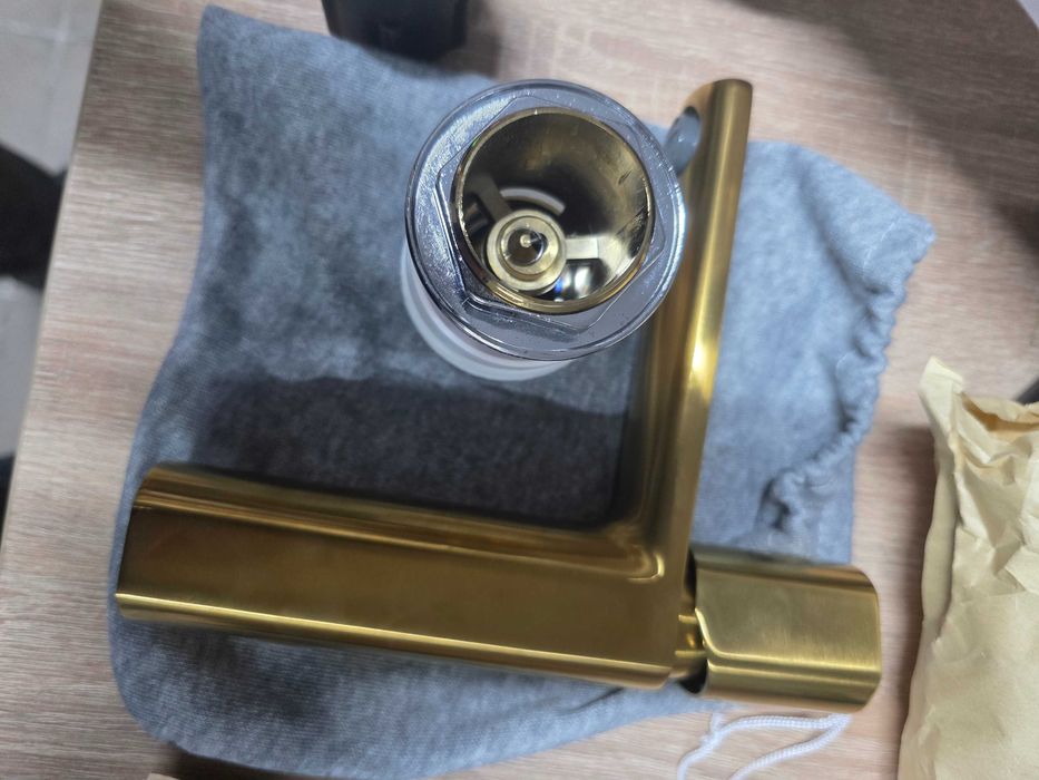 Baterie lavoar Schütte 33617 New York Gold cu robinet de scurgere