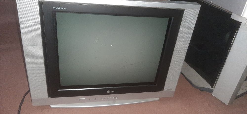 Телевизор LG продаётся