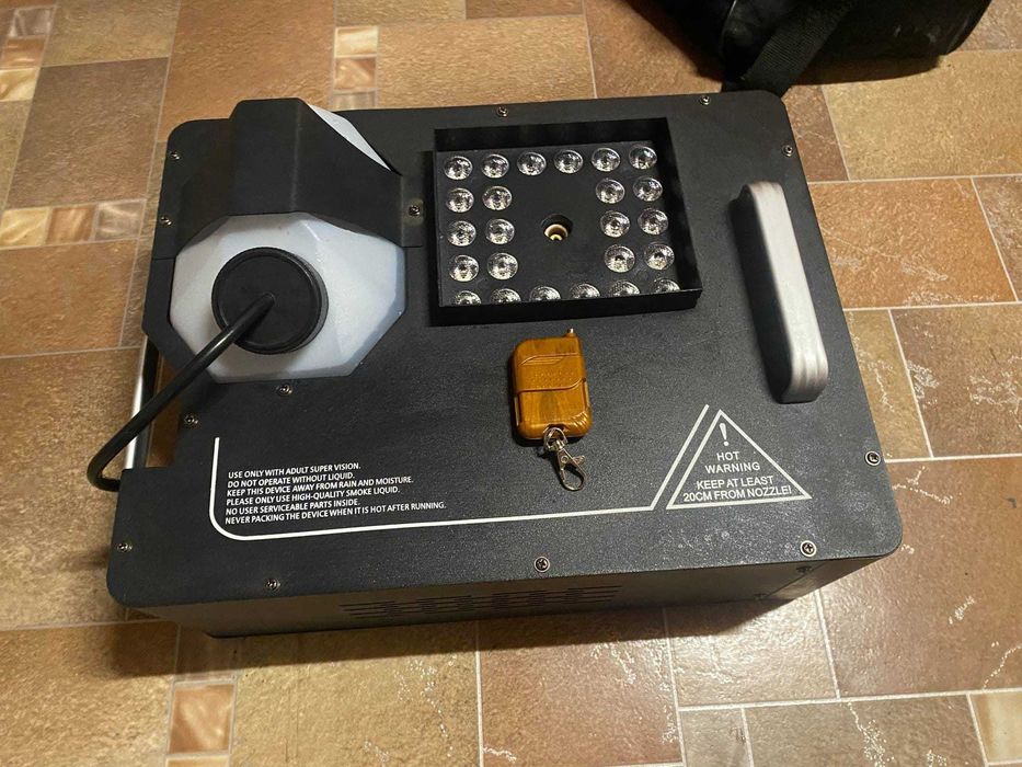 OFERTA Masini de fum 1500W cu leduri RGB vertical disco dj evenimente