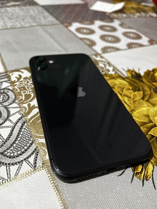 iPhone 11 • 64GB • 75% Sanatate Baterie