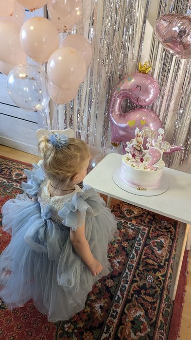 Праздничное платье со шлейфом для девочки