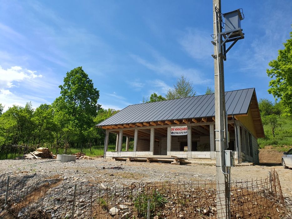Construcție la rosu
