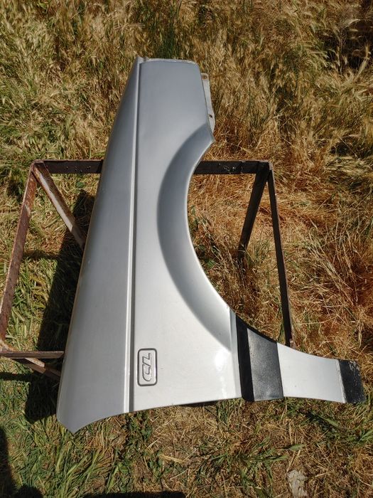 Кузовные запчасти на фольксваген Пассат Б3 в хорошем состоянии.