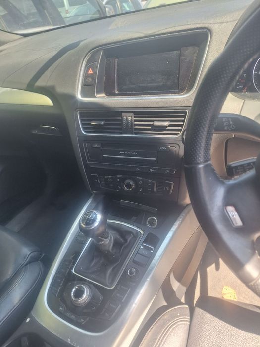 Audi Q5 2.0 TDI , 6 скорости, ръчка , 177 к.с. ,на части