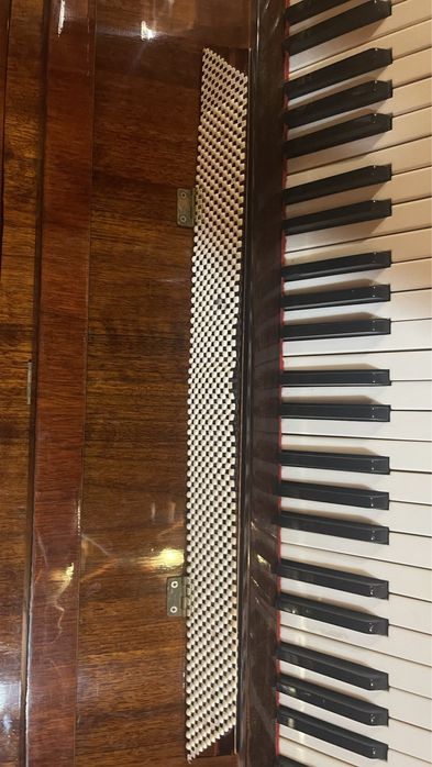 Пиано Accord, употребявано. Цена- 450 лева.