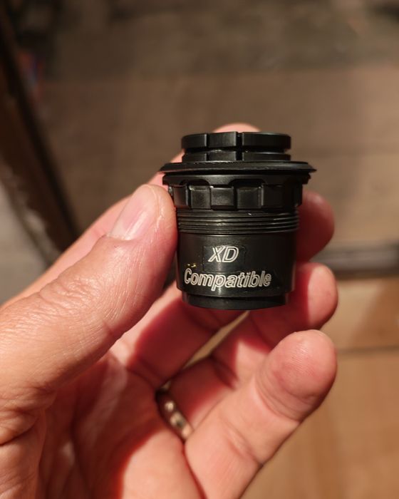 Pinioane 10- 52 t plus butuc Sram