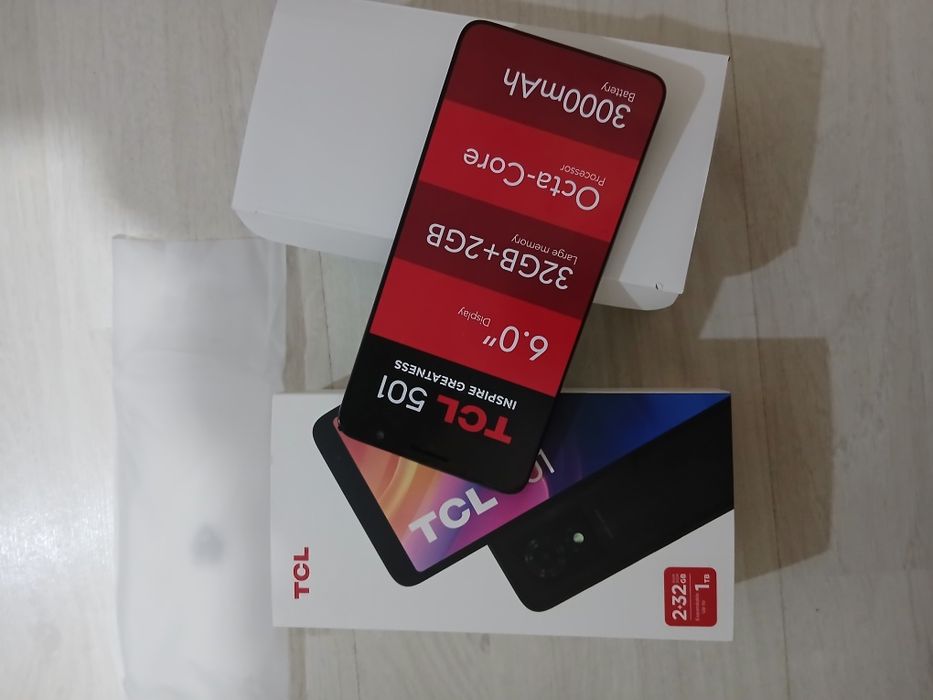 Telefon mobil TCL 501