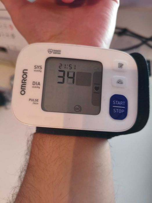 Tensiometru digital de incheietura Omron RS4