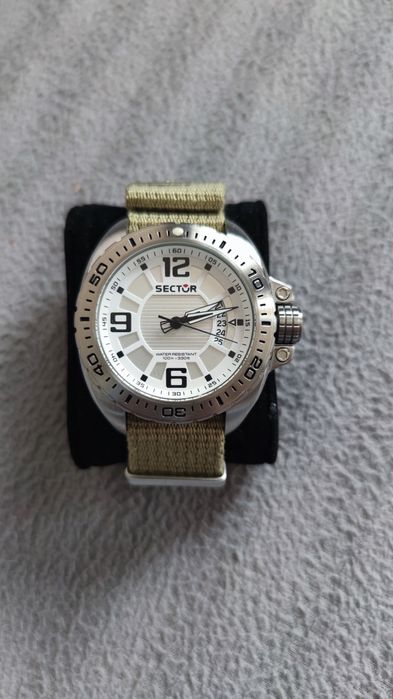 Часовник SECTOR 600, корпус 45 мм