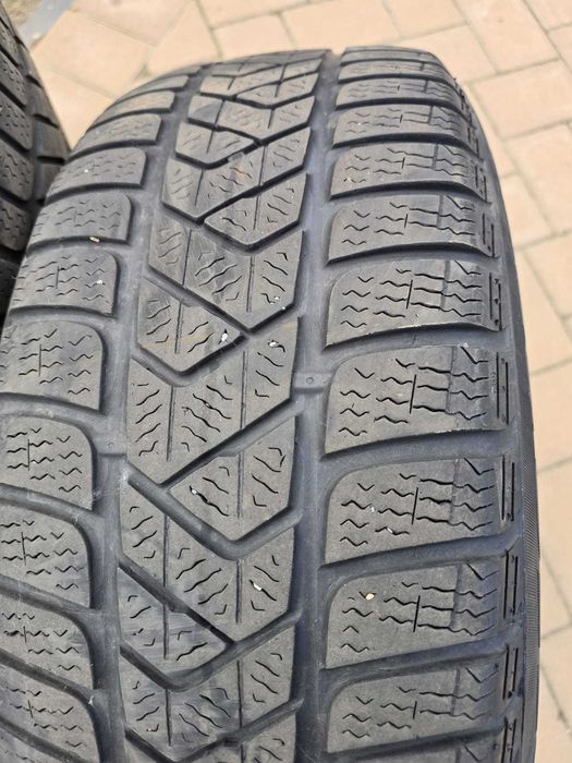 Vand 4 anvelope iarna Pirelli Sottozero 3 ranforsate 215/60/16