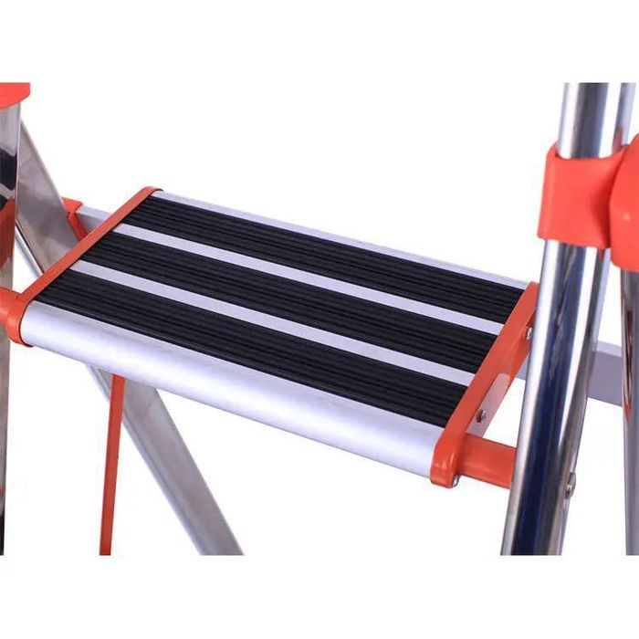 Металлическая стремянка Sofia Antik, выдерживает до 150 кг